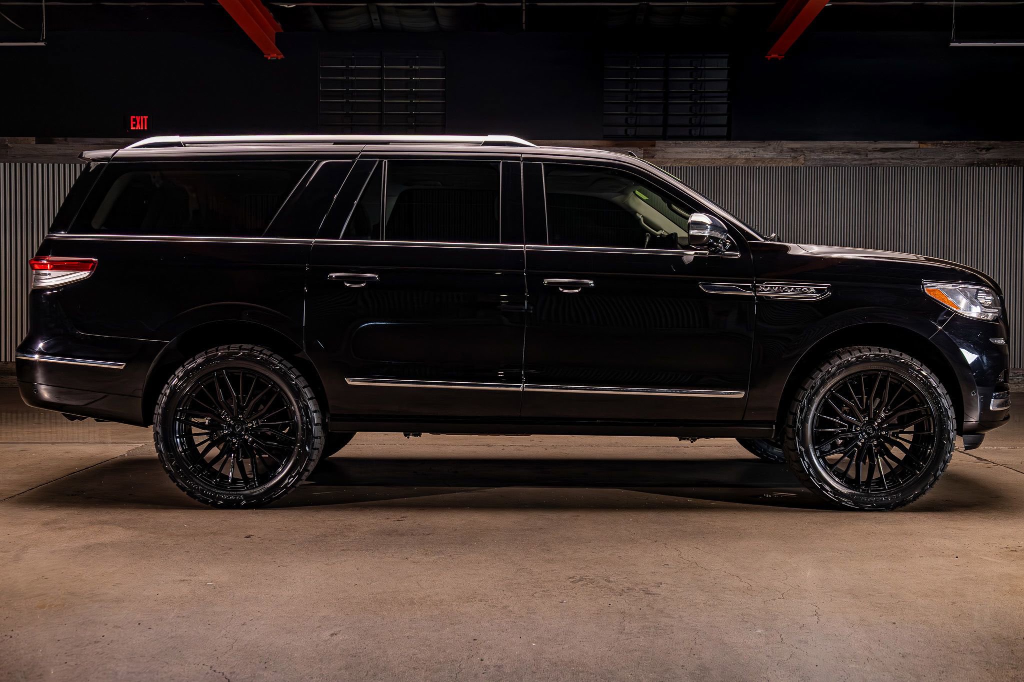 Used 2023 Lincoln Navigator L Black Label AWD/4WD image 11