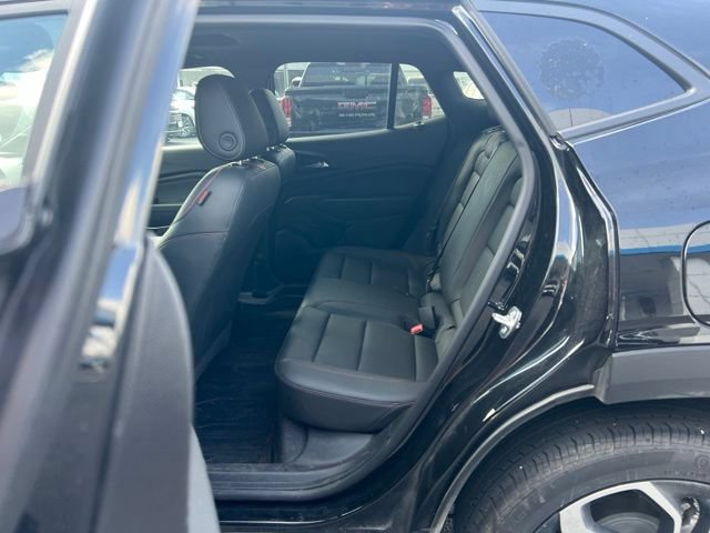 Used 2025 Chevrolet Trax RS w/ Sunroof Package FWD image 16