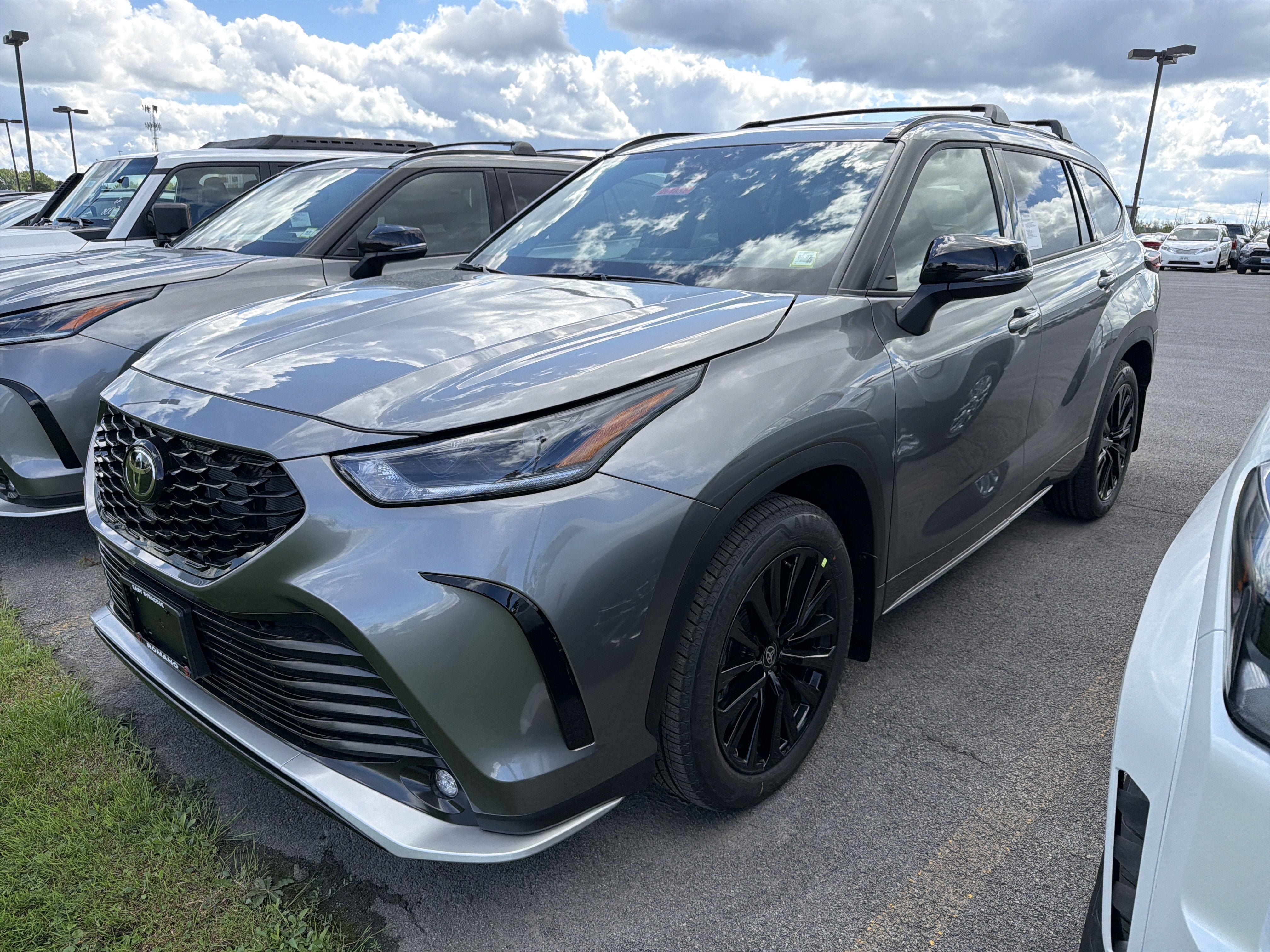 New 2026 Toyota Highlander XSE AWD/4WD image 4