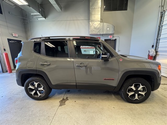 Used 2022 Jeep Renegade Trailhawk w/ Trailer Tow Group image 8