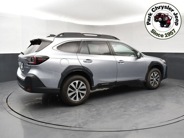 Used 2023 Subaru Outback Premium AWD/4WD image 6