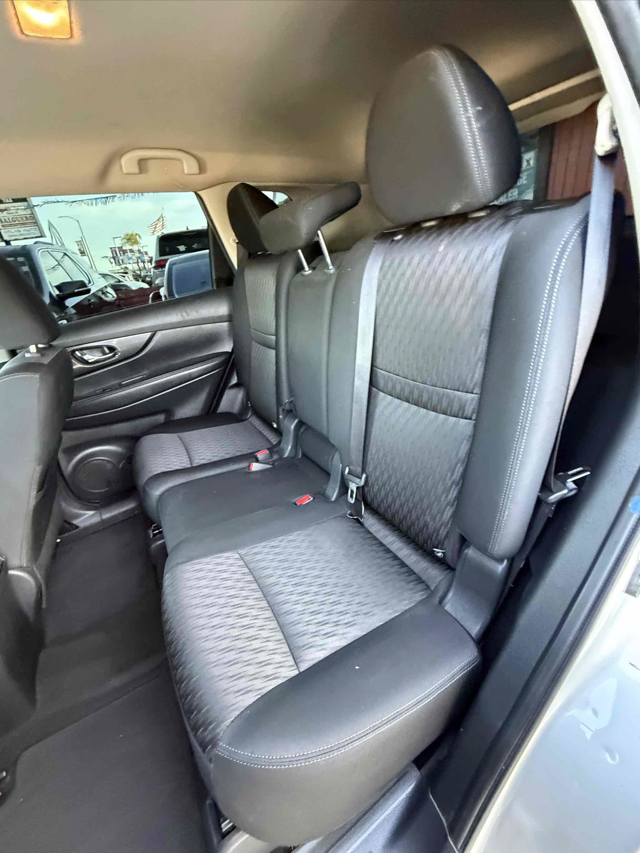 Used 2017 Nissan Rogue SV FWD image 84