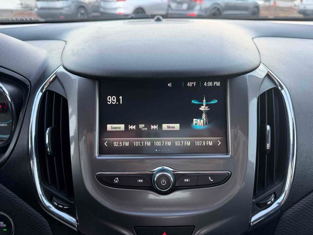 Used 2018 Chevrolet Cruze LT w/ Convenience Package image 27