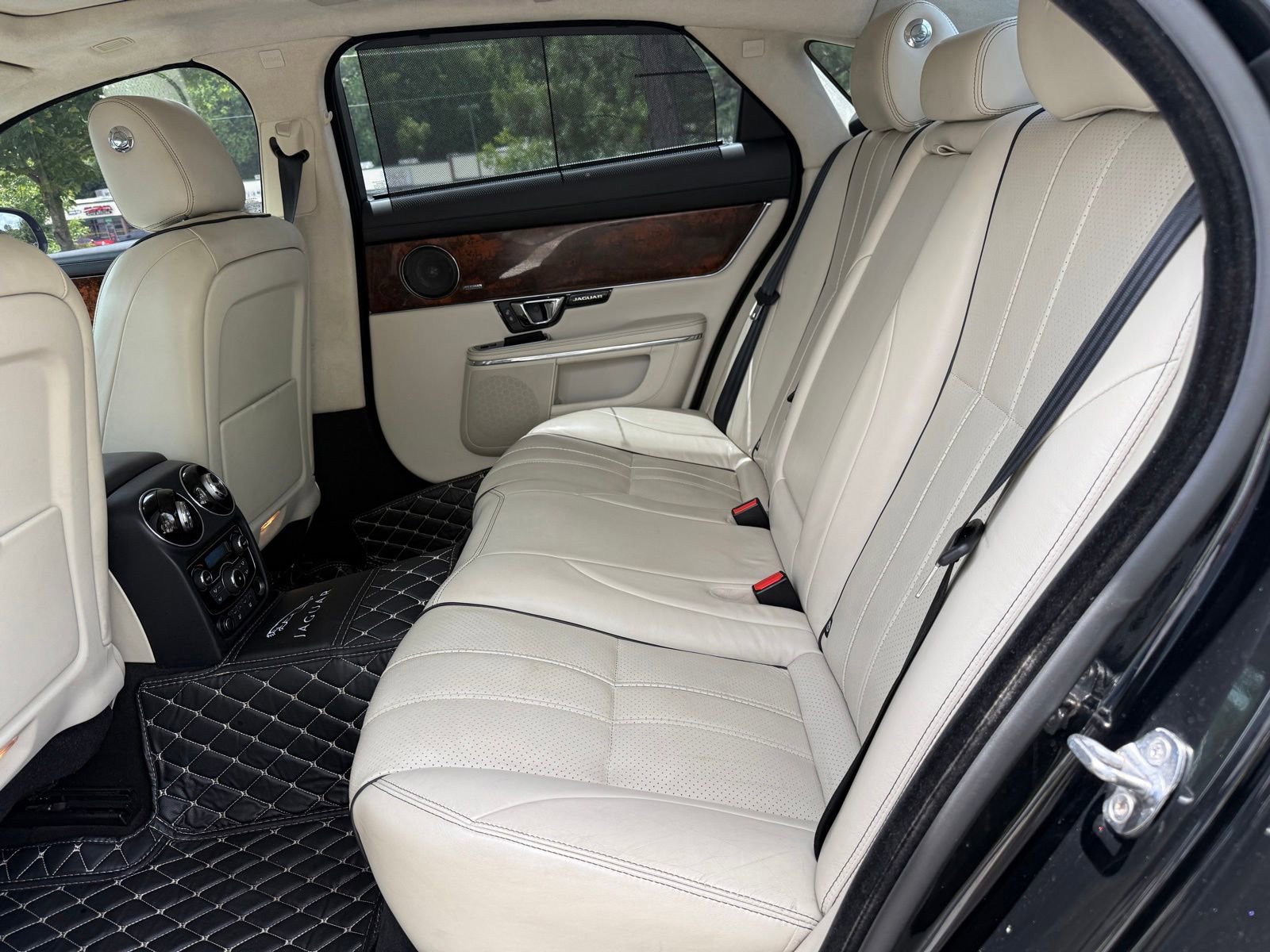 Used 2015 Jaguar XJ L Portfolio AWD/4WD image 36