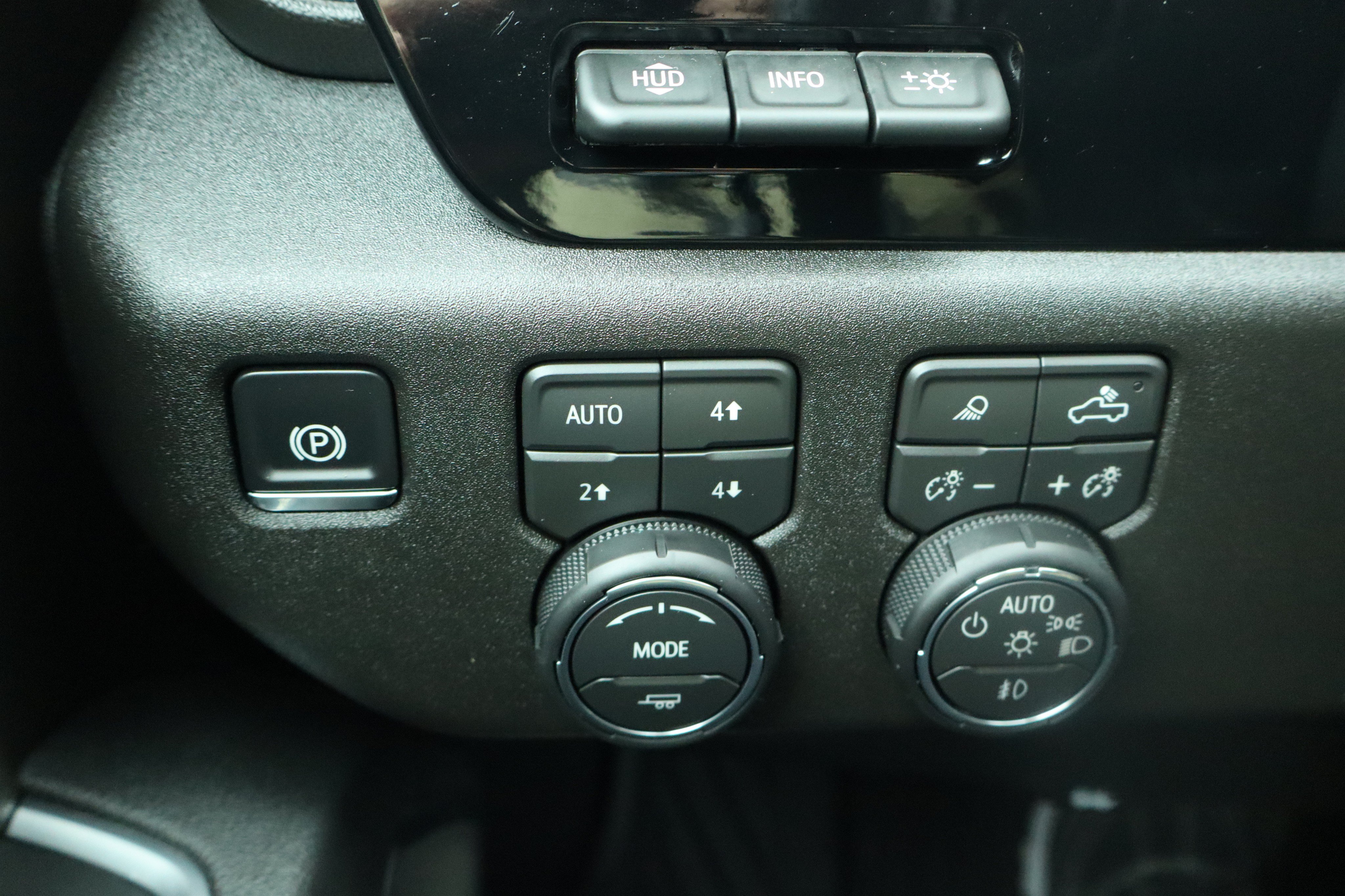 Used 2026 Chevrolet Silverado 3500 High Country w/ Technology Package AWD/4WD image 35