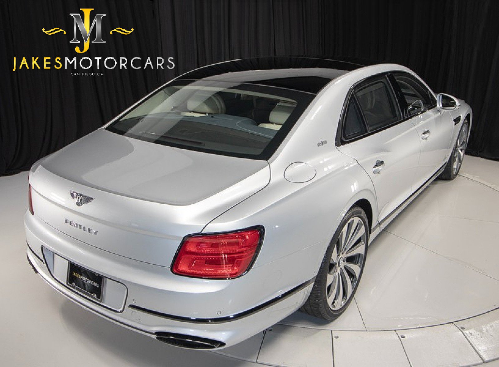 Used 2021 Bentley Flying Spur W12 image 11