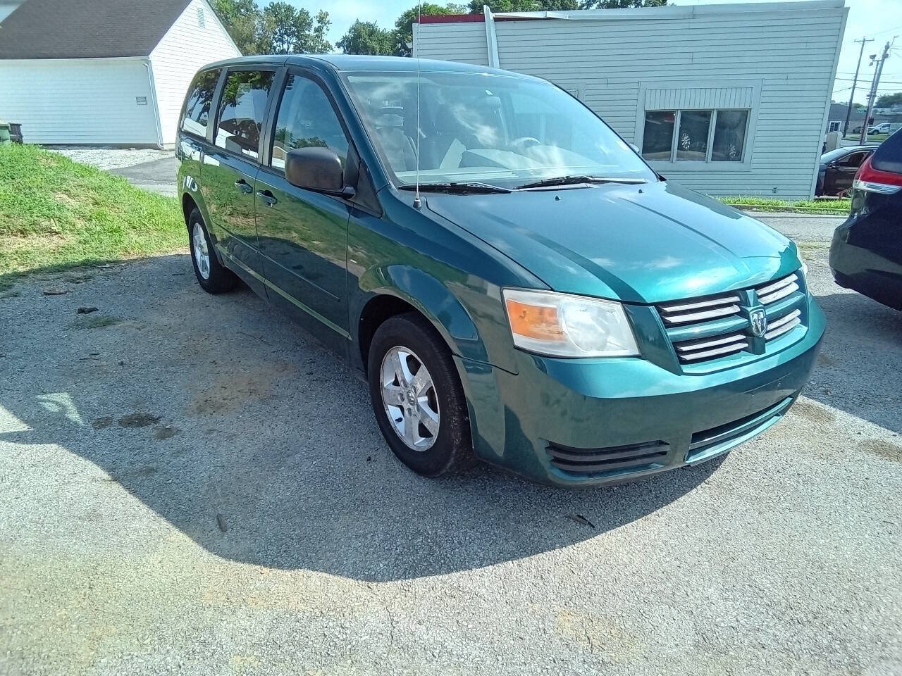 Used 2009 Dodge Grand Caravan SE FWD image 2