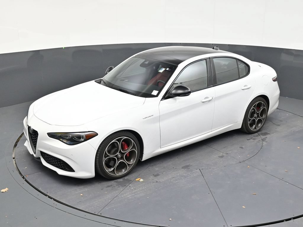 Used 2024 Alfa Romeo Giulia Veloce RWD image 12