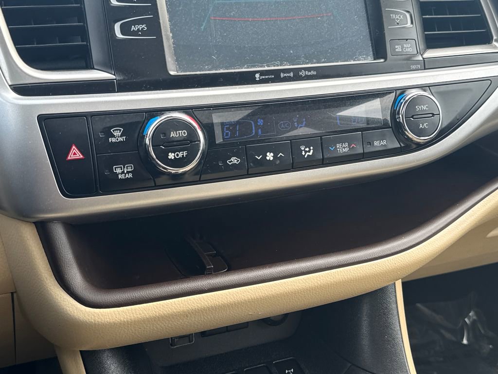Used 2017 Toyota Highlander XLE AWD/4WD image 26