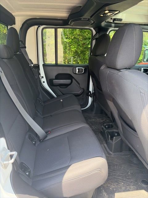 Used 2022 Jeep Gladiator Willys AWD/4WD image 24