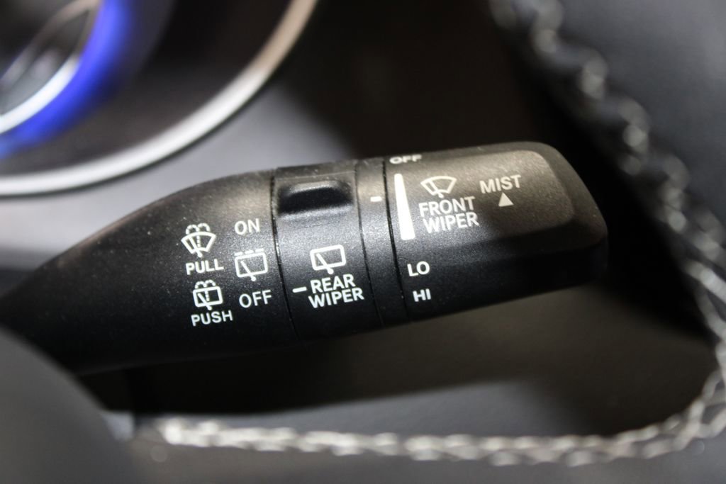 Used 2025 Chrysler Pacifica Select image 36