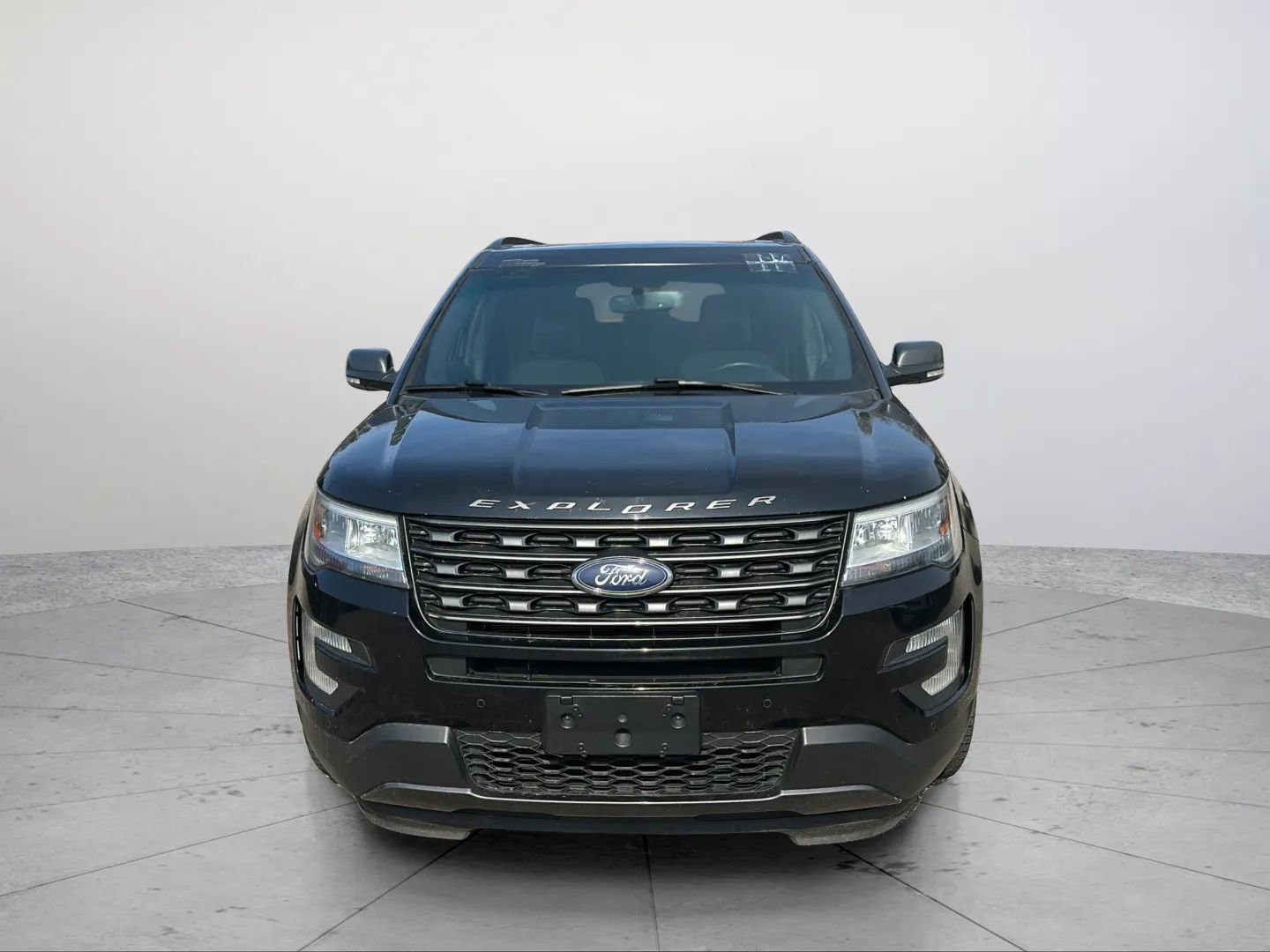 Used 2017 Ford Explorer XLT w/ Equipment Group 202A image 10