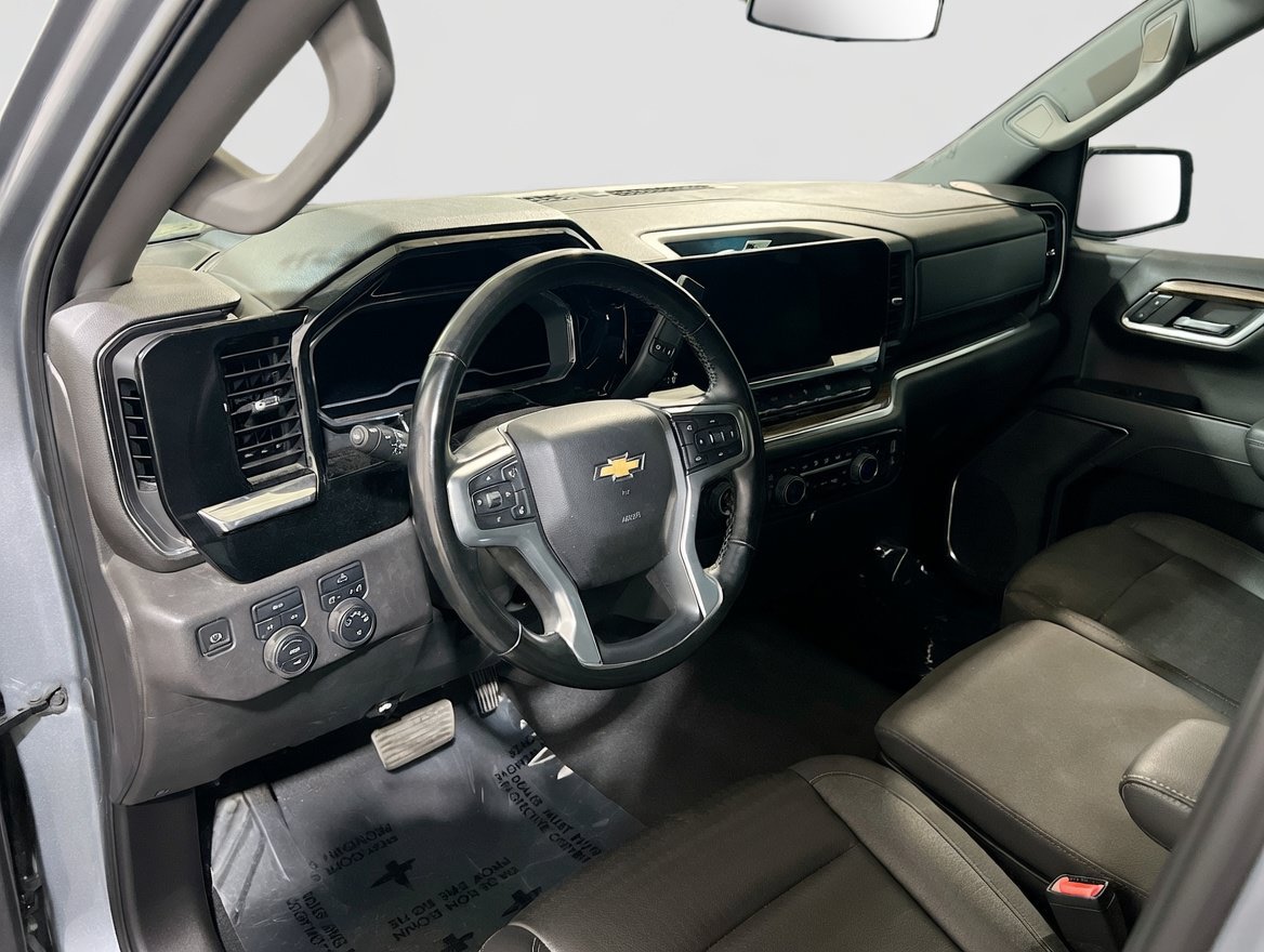 Used 2023 Chevrolet Silverado 1500 LT w/ Protection Package AWD/4WD image 7