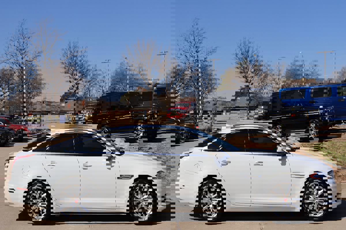 Used 2014 Jaguar XJ image 6