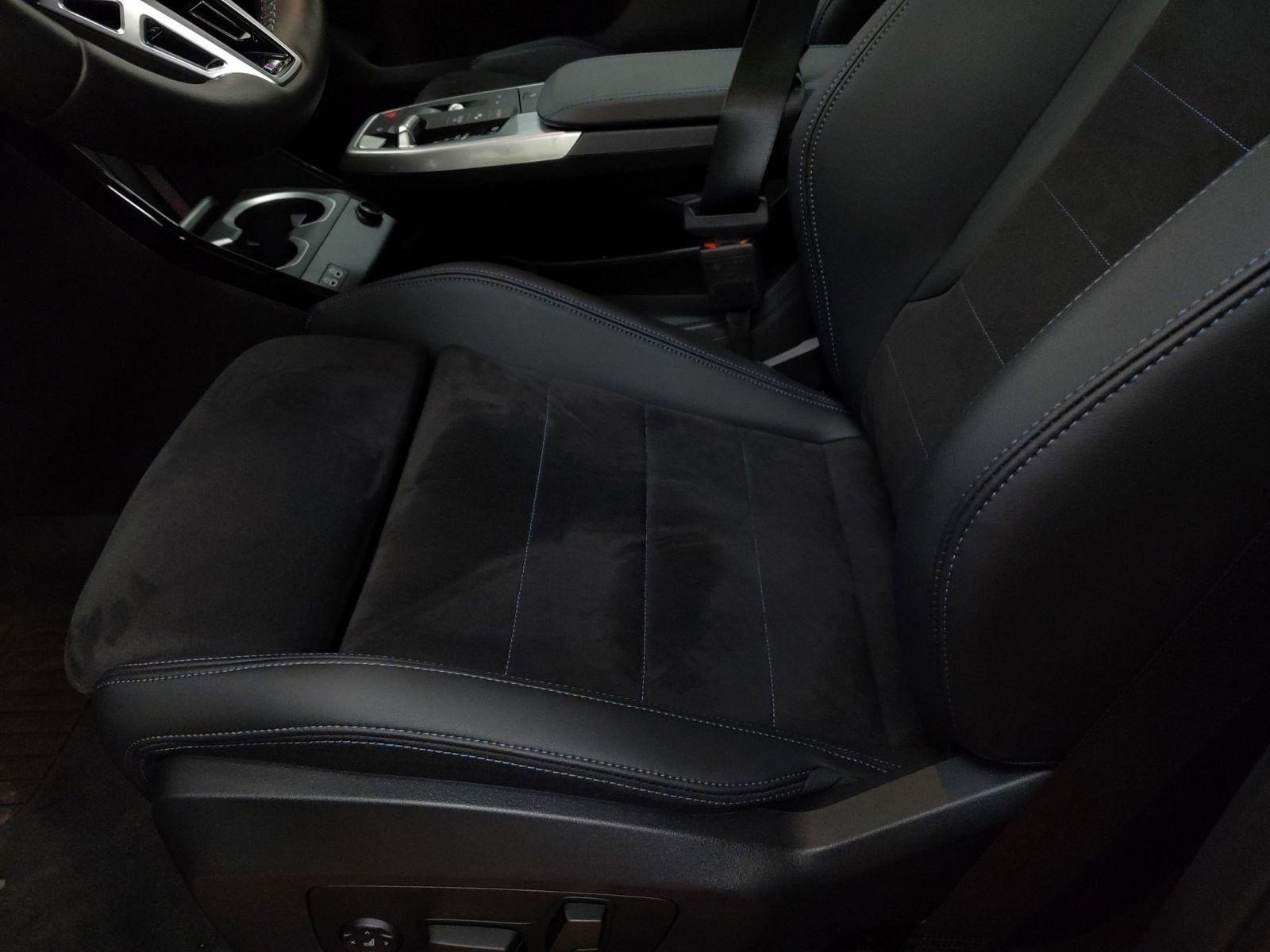 Certified 2025 BMW X1 M35i w/ Premium Package image 13