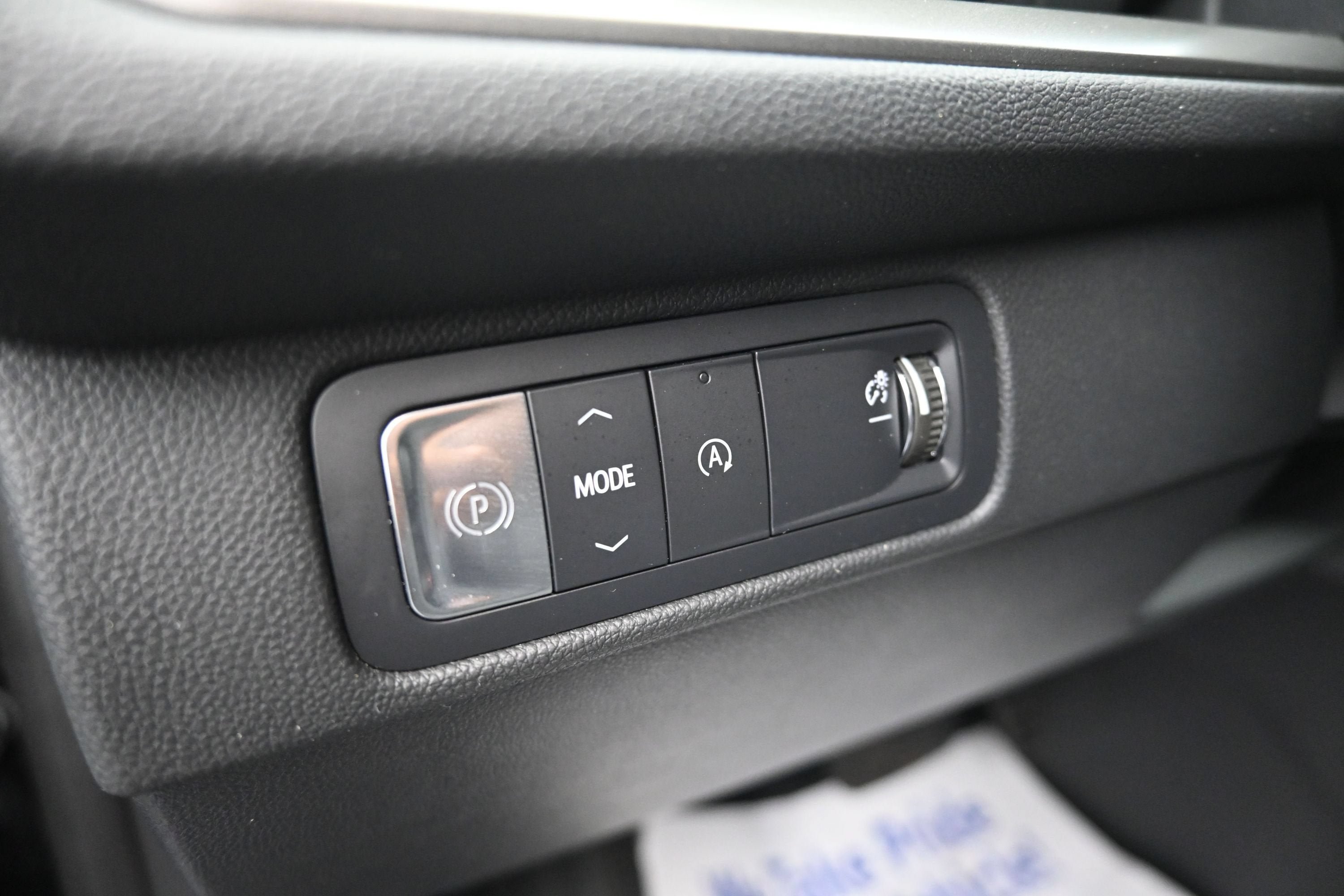 Certified 2025 Chevrolet Traverse LT FWD image 28