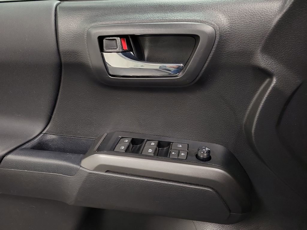 Used 2023 Toyota Tacoma TRD Off-Road image 18