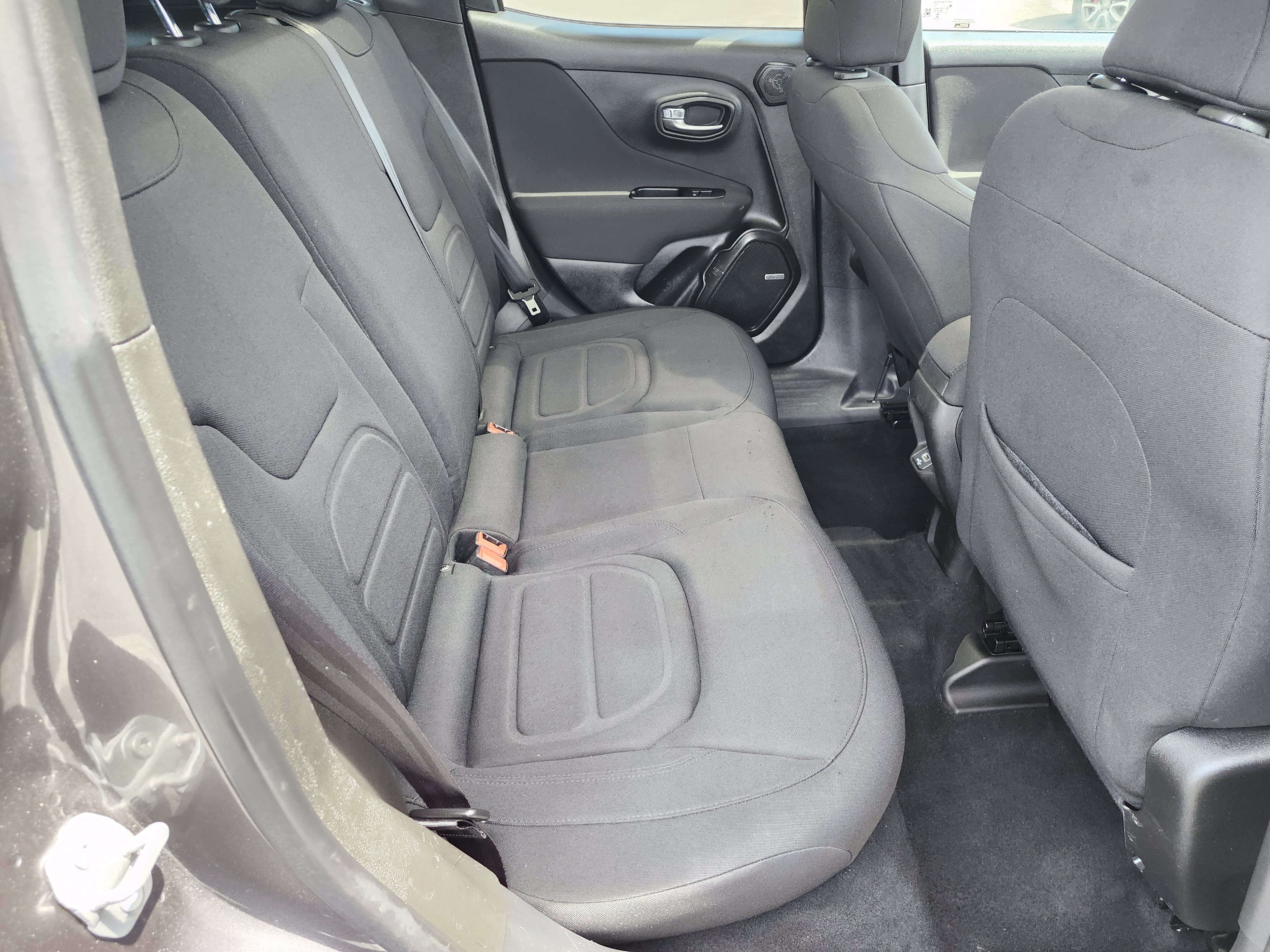 Used 2021 Jeep Renegade Latitude w/ Sun & Sound Group AWD/4WD image 18