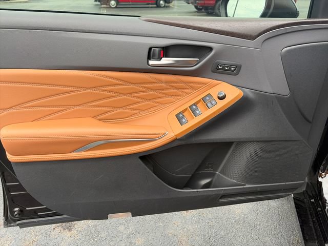 Used 2019 Toyota Avalon Limited FWD image 18
