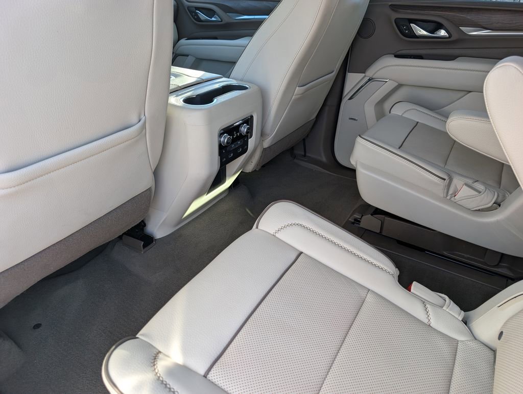 Used 2021 GMC Yukon Denali w/ Denali Premium Package image 18