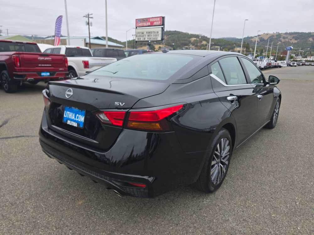 Used 2023 Nissan Altima 2.5 SV w/ SV Premium Package FWD image 5