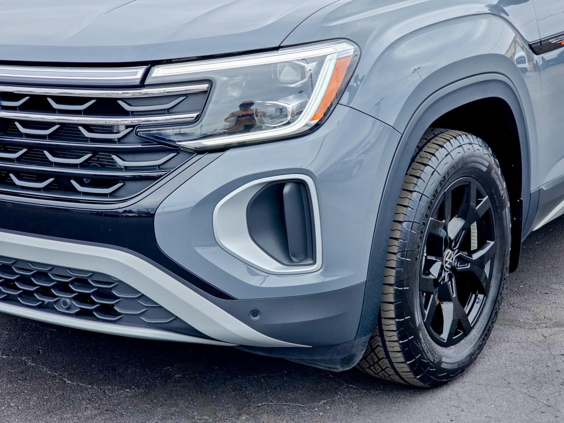 Used 2024 Volkswagen Atlas Peak Edition SE image 5