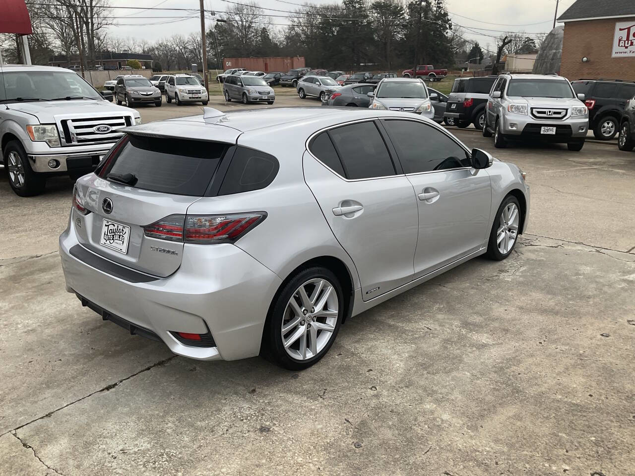 Used 2016 Lexus CT 200h image 3