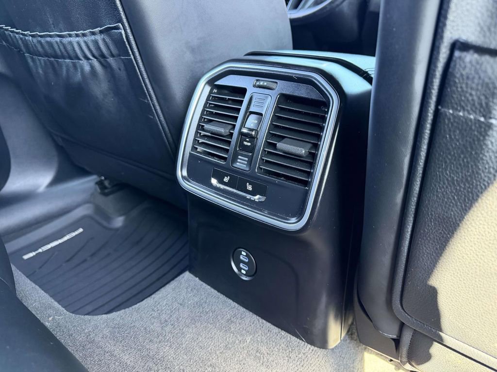 Used 2022 Porsche Macan S image 16