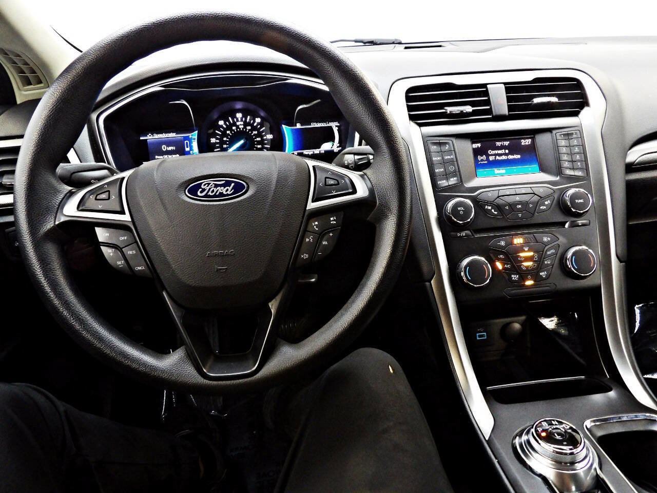 Used 2018 Ford Fusion SE image 17