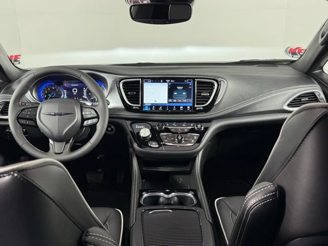 New 2026 Chrysler Pacifica Limited w/ S Appearance Package AWD/4WD image 14
