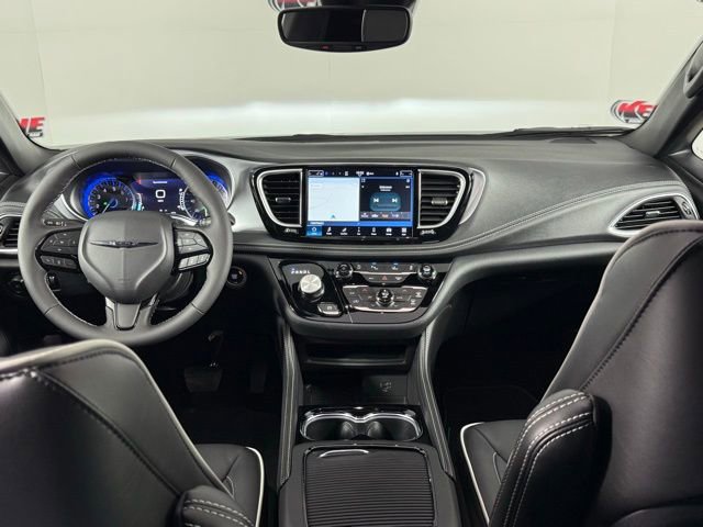 New 2026 Chrysler Pacifica Limited image 14