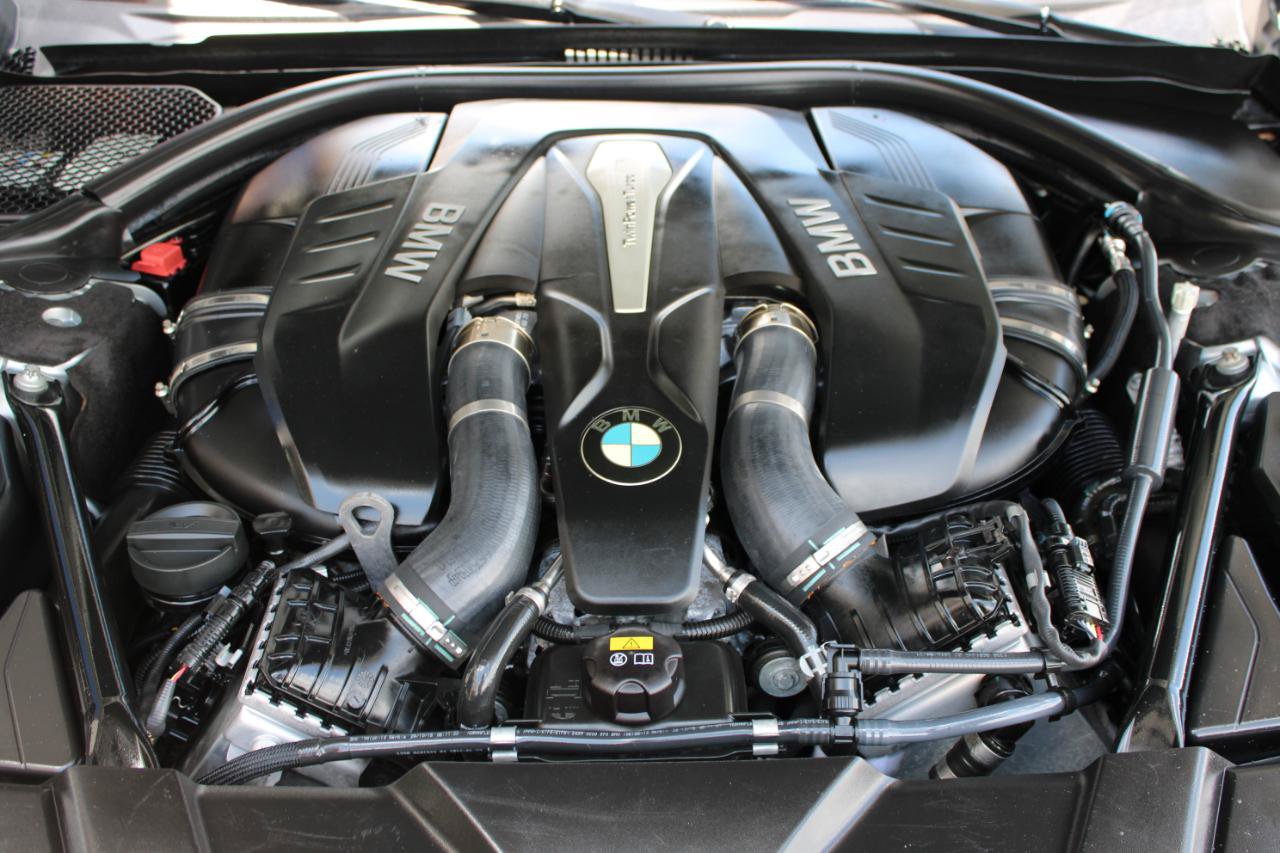 Used 2017 BMW 750i RWD image 47