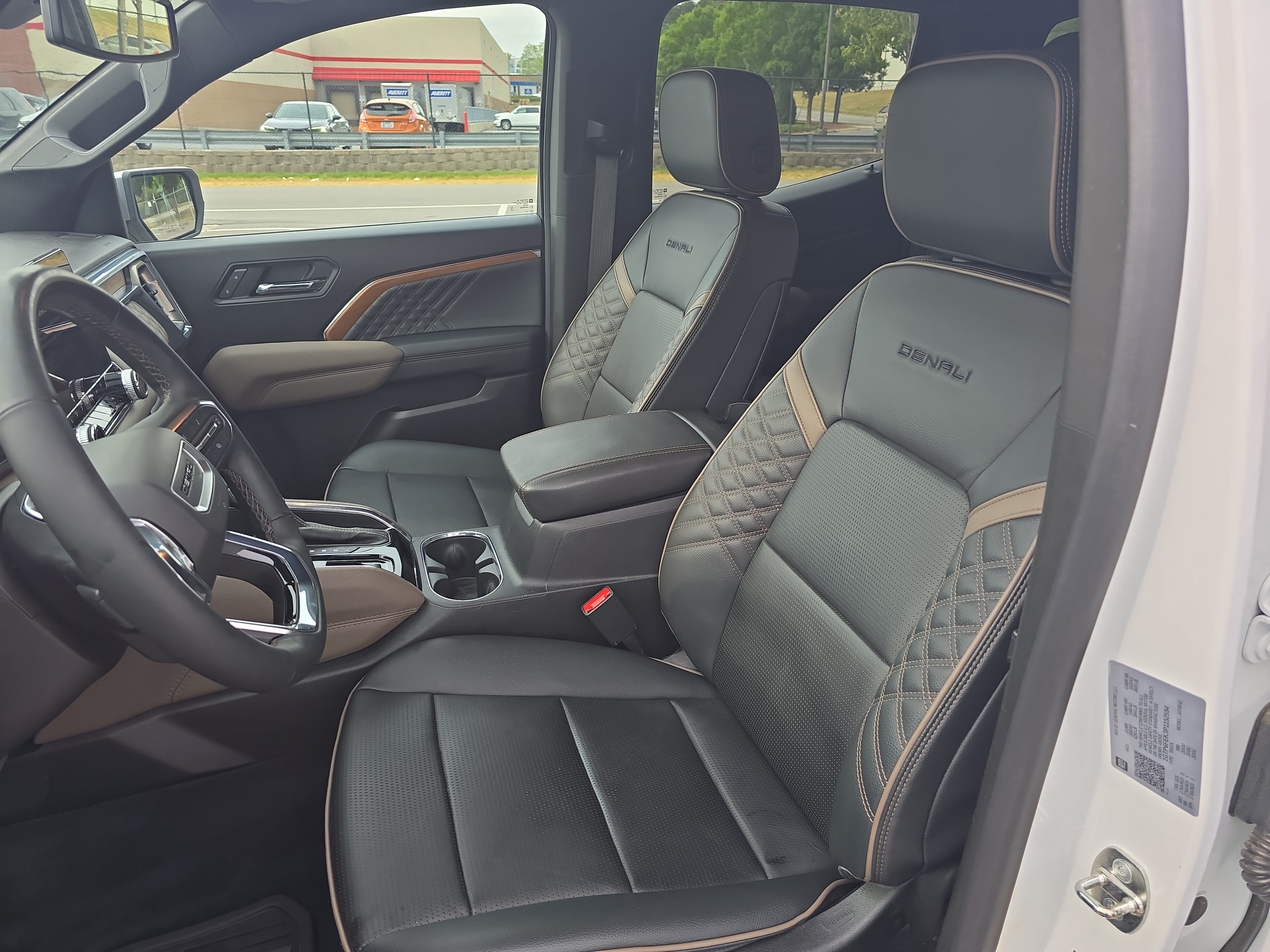 Used 2023 GMC Canyon Denali AWD/4WD image 14