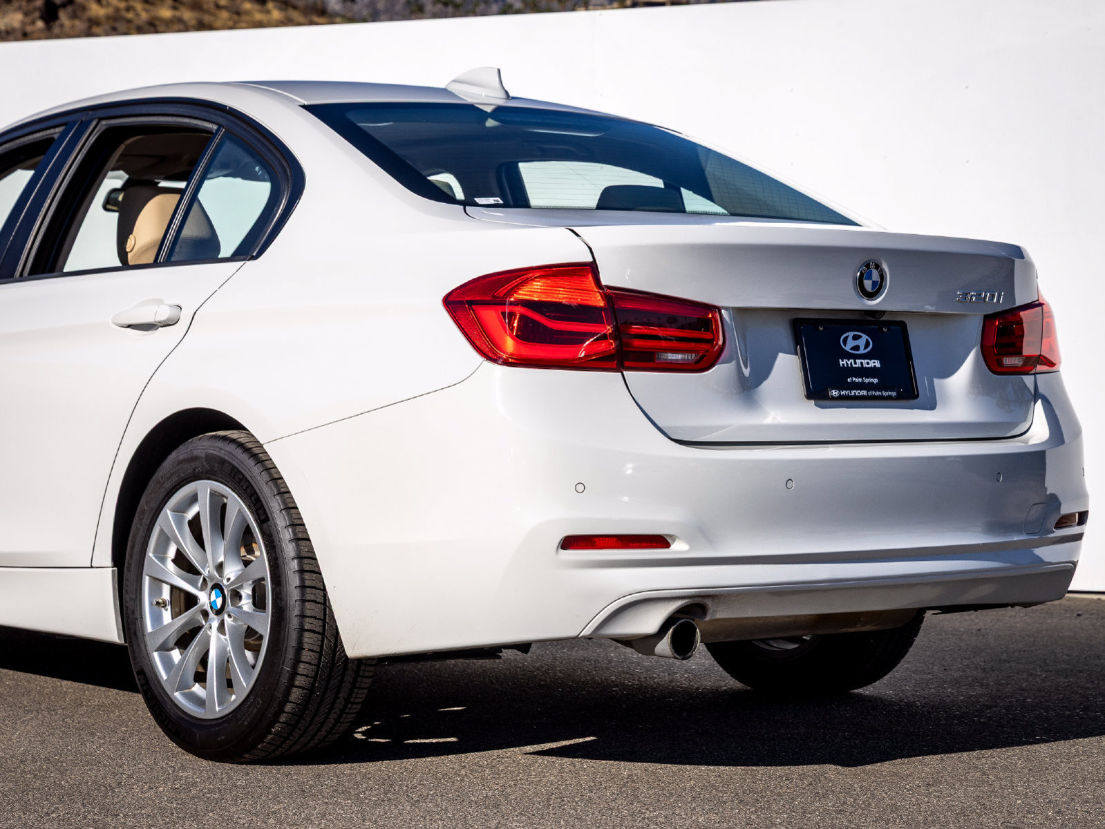 Used 2017 BMW 320i Sedan RWD image 8