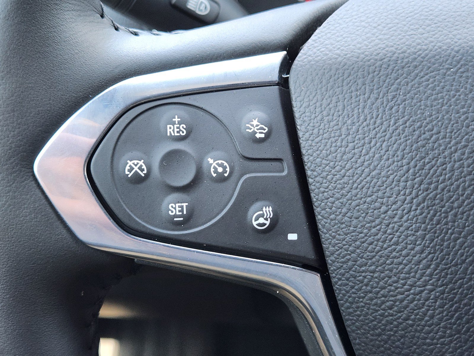 Used 2022 Chevrolet Traverse RS FWD image 23