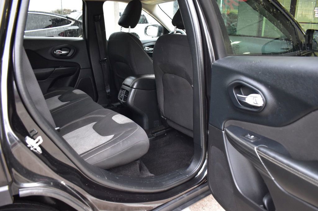 Used 2016 Jeep Cherokee Sport image 23