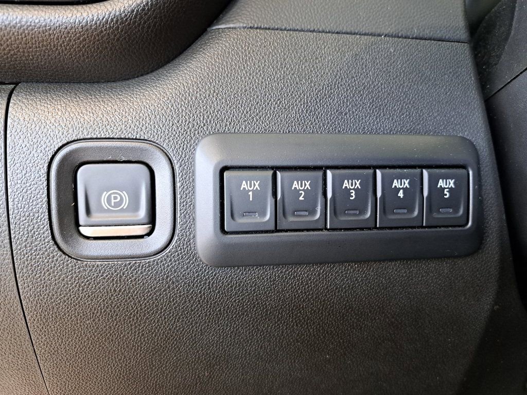 Used 2022 Chevrolet Silverado 2500 Custom w/ Gooseneck/5TH Wheel Package image 12