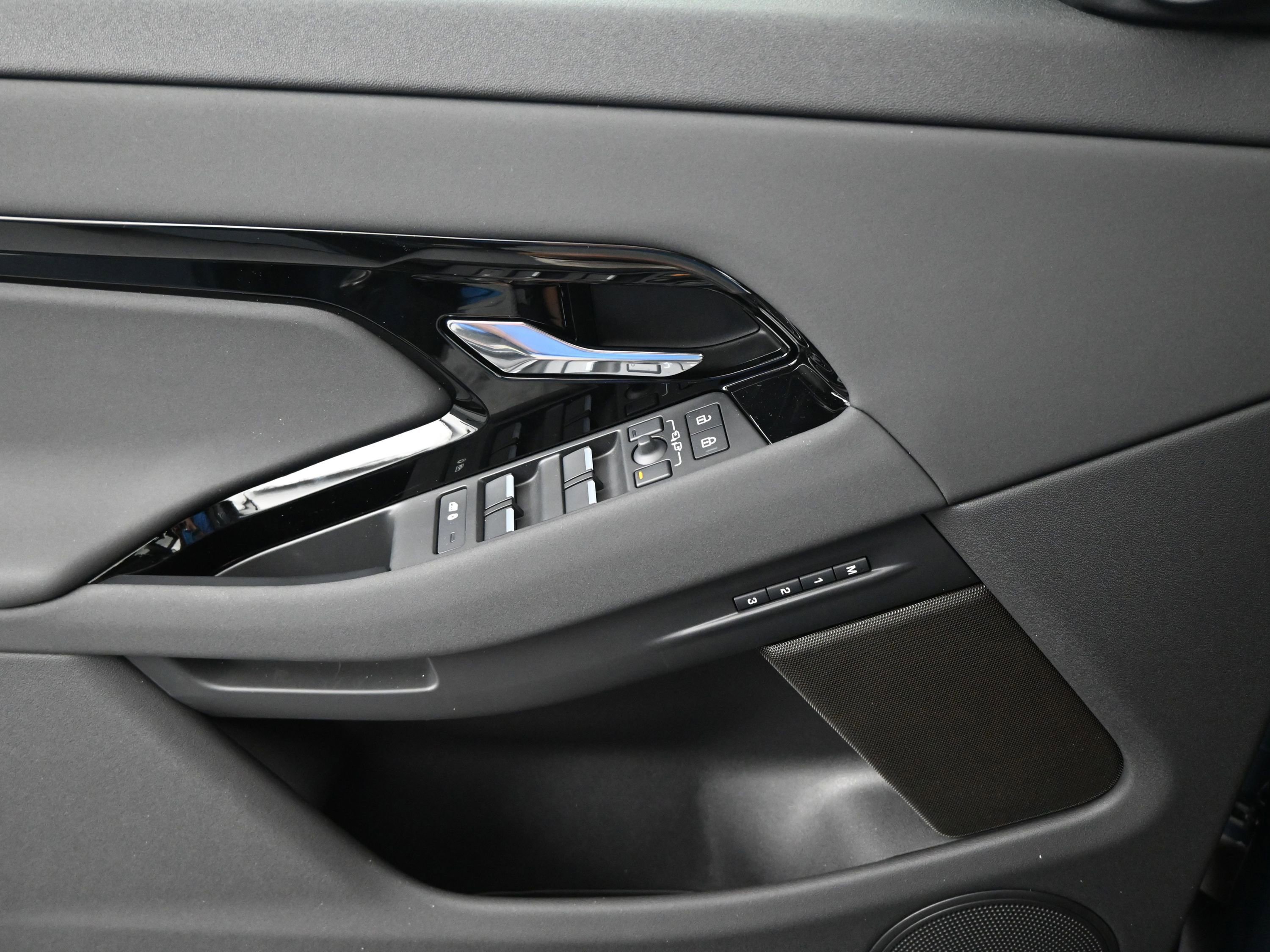 New 2026 Land Rover Range Rover Evoque Dynamic SE image 12