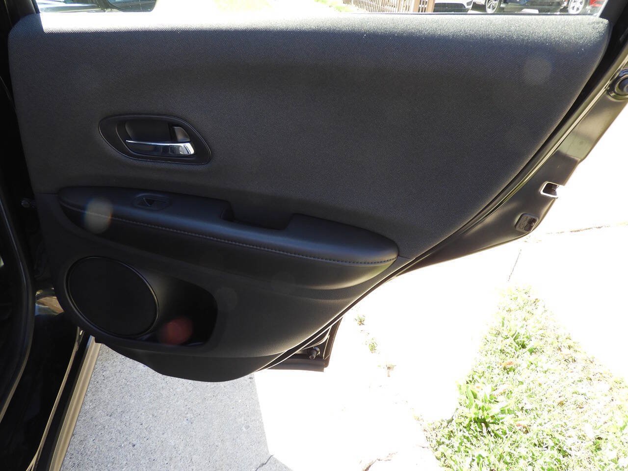 Used 2020 Honda HR-V LX image 36