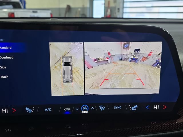 New 2026 Chevrolet Traverse Z71 w/ Driver Confidence Package image 26