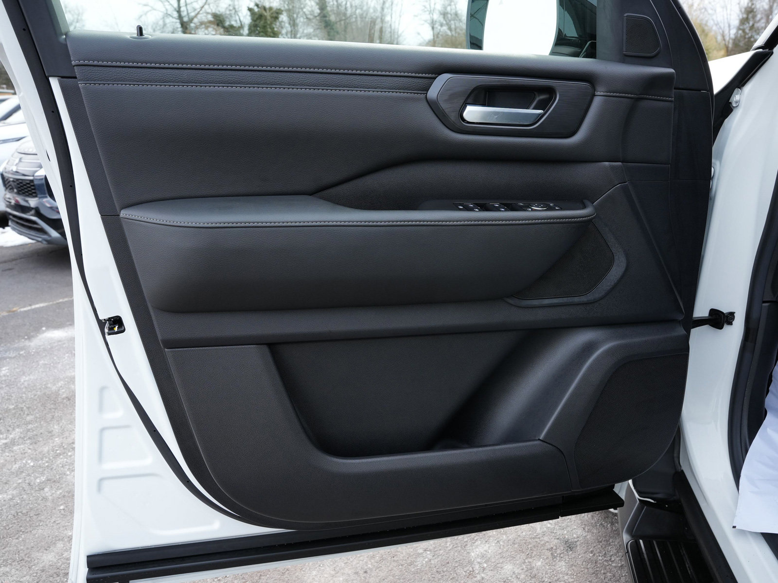 Used 2025 Nissan Armada SV image 10