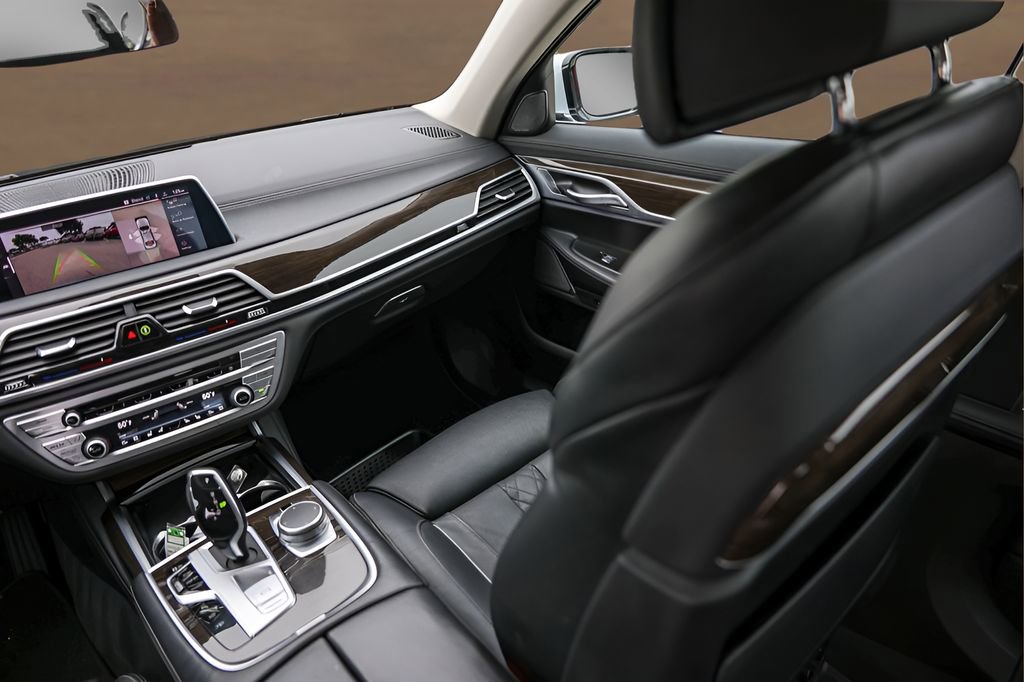 Used 2020 BMW 740i RWD image 31