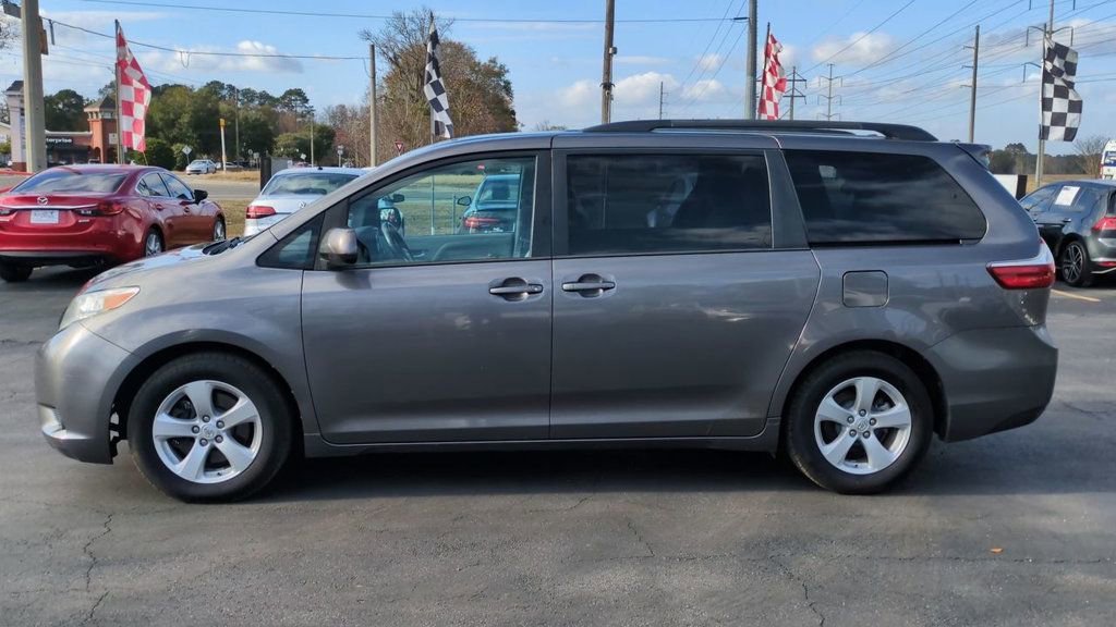 Used 2015 Toyota Sienna LE image 5