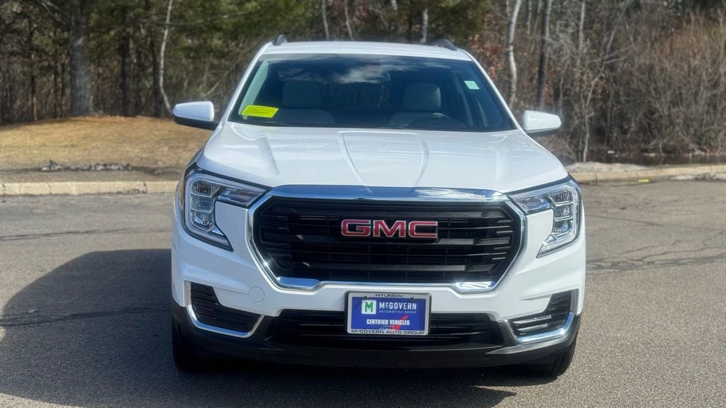 Used 2023 GMC Terrain SLE w/ Driver Convenience Package image 3