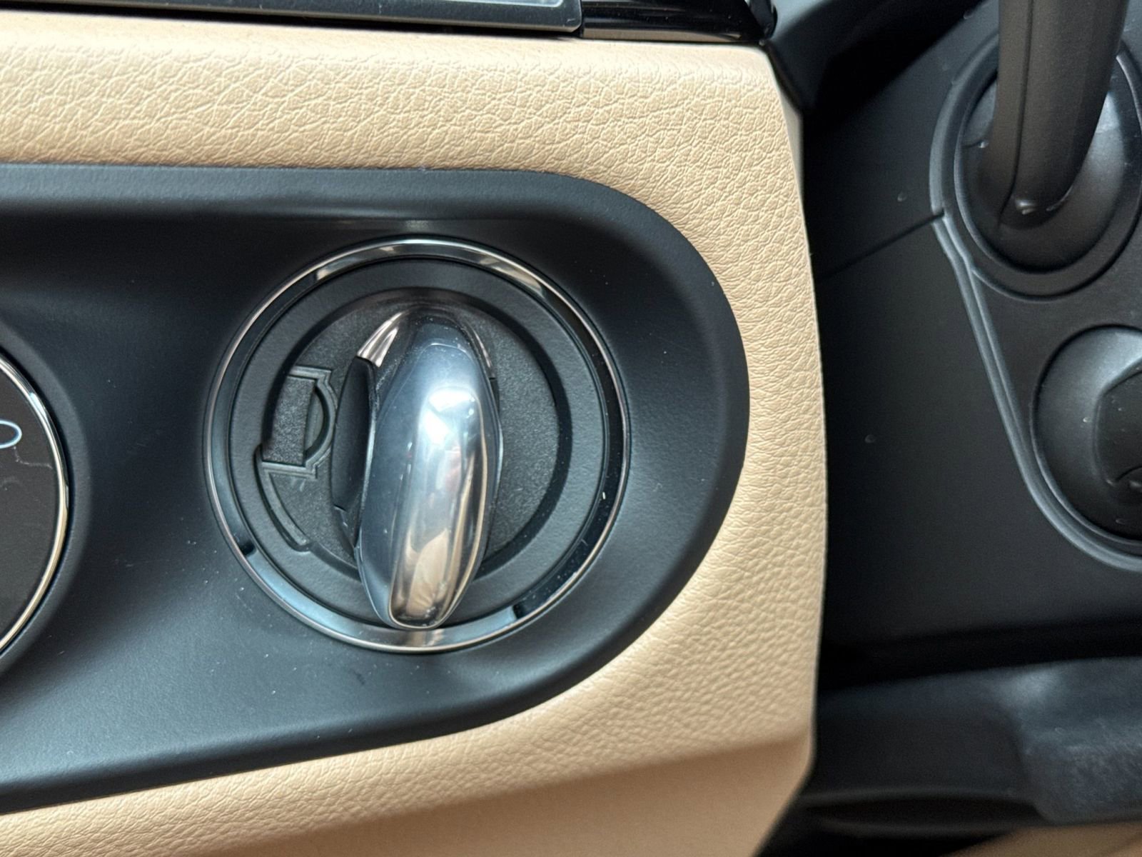 Certified 2025 Porsche Macan image 26