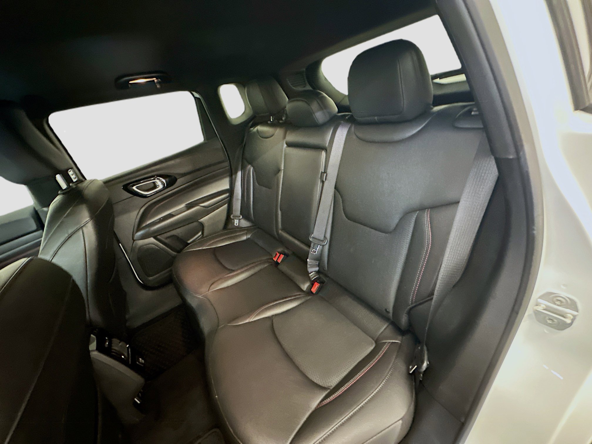 Used 2025 Jeep Compass Trailhawk AWD/4WD image 28