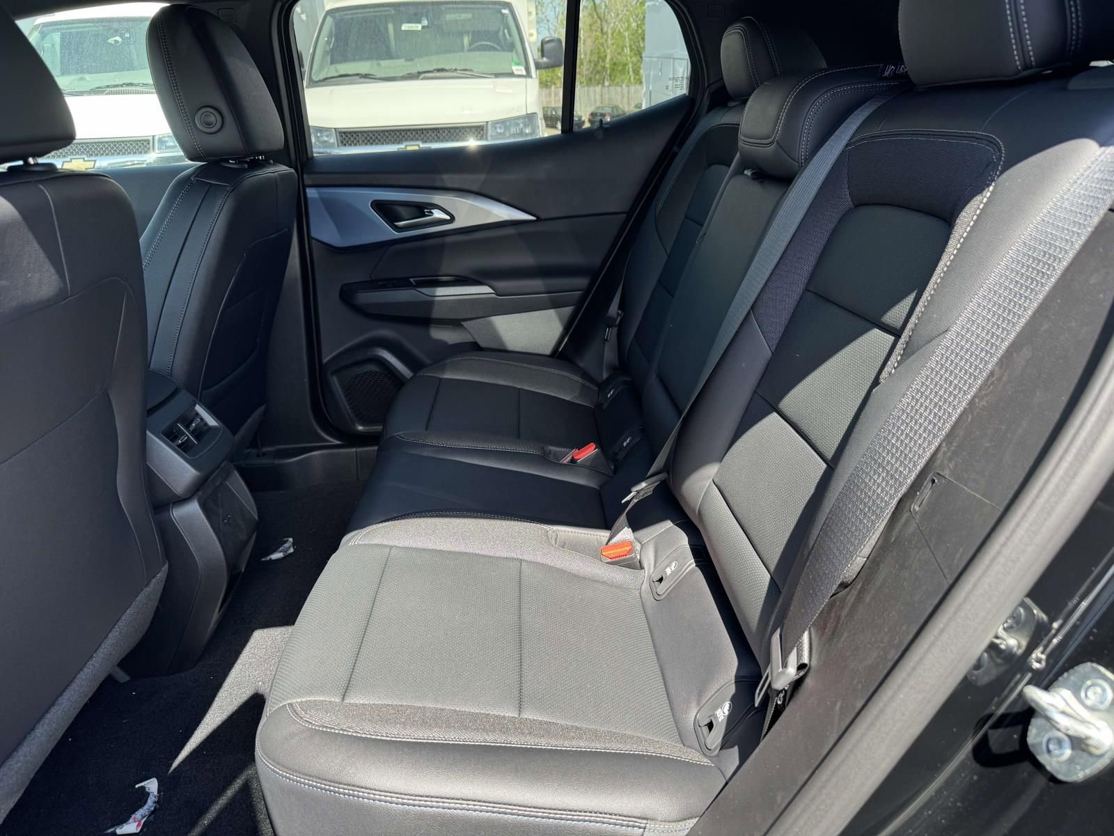 New 2026 Chevrolet Equinox EV LT w/ LPO, Blackout Package FWD image 24