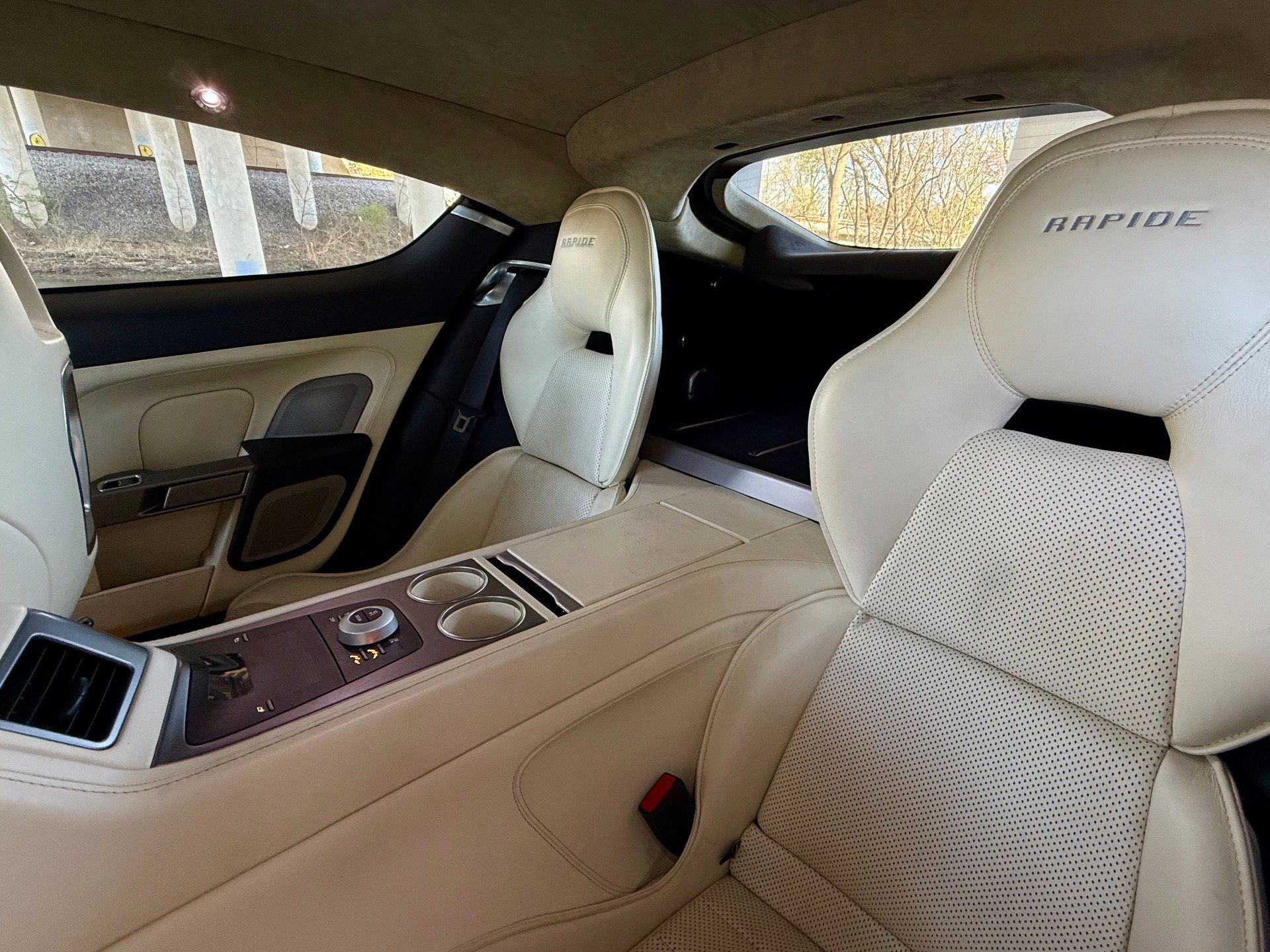Used 2011 Aston Martin Rapide Luxe image 16