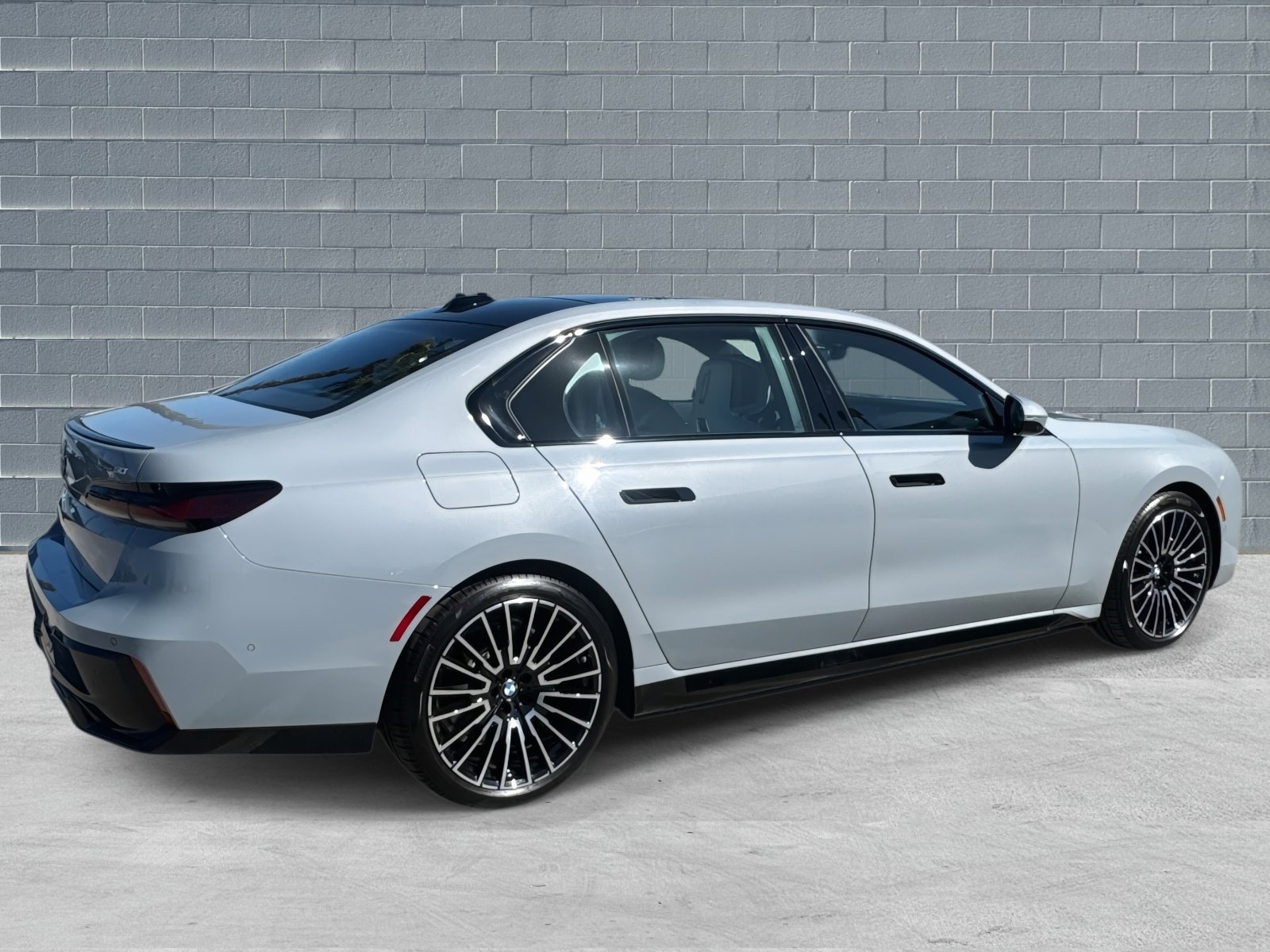 Used 2025 BMW i7 eDrive50 image 3