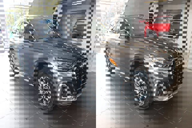 Certified 2025 Audi Q5 2.0T Premium Plus image 1